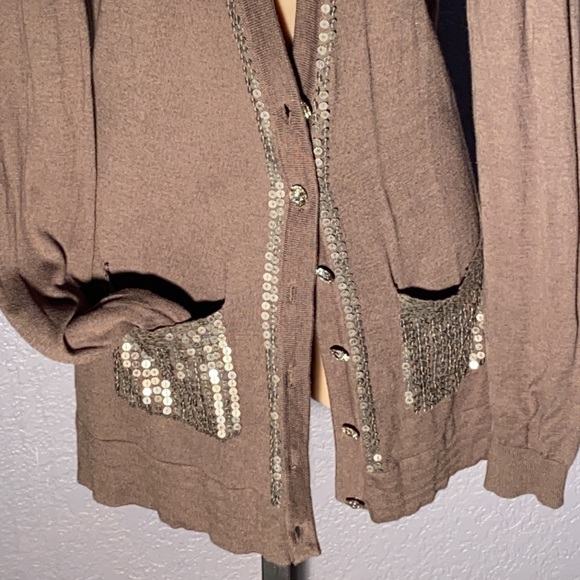 BKE BOUTIQUE - olive sweater w long slvs, jewel buttons & sequin pockets - M - Picture 4 of 16